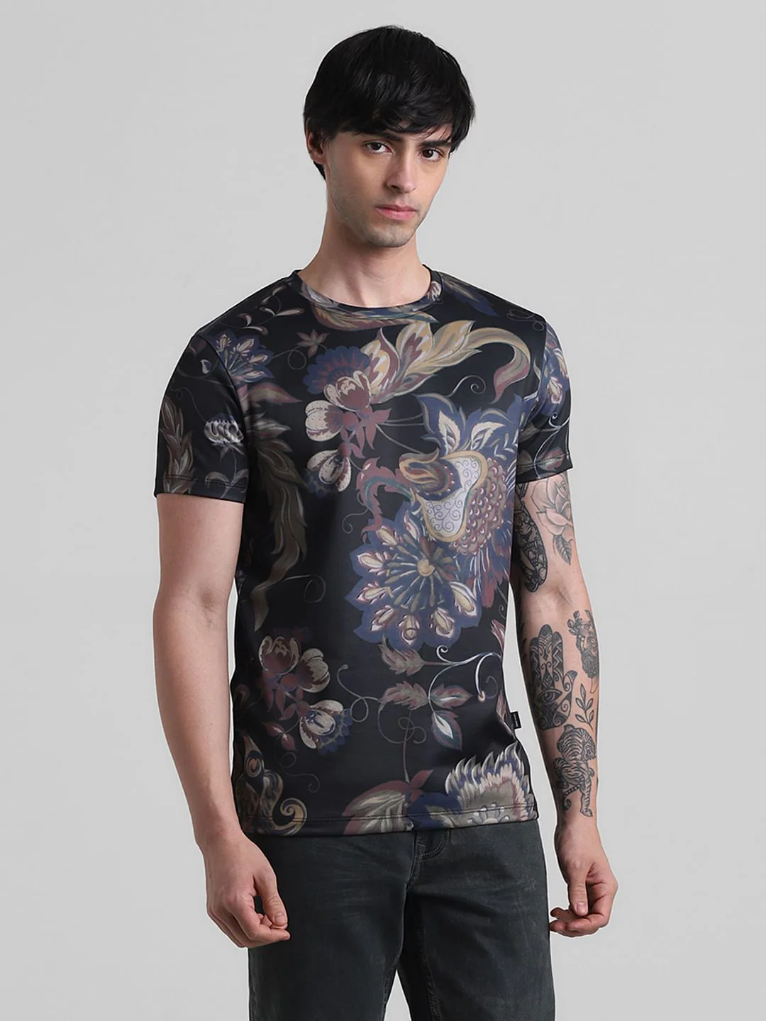 Black Floral Crew Neck T-shirt - Image 2