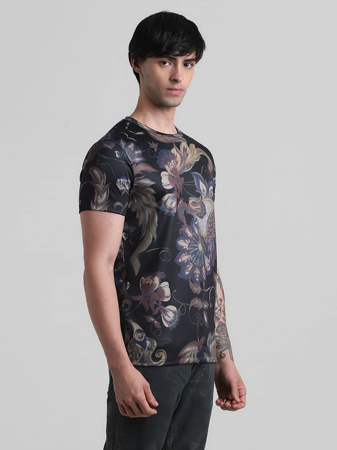 Black Floral Crew Neck T-shirt - Image 3