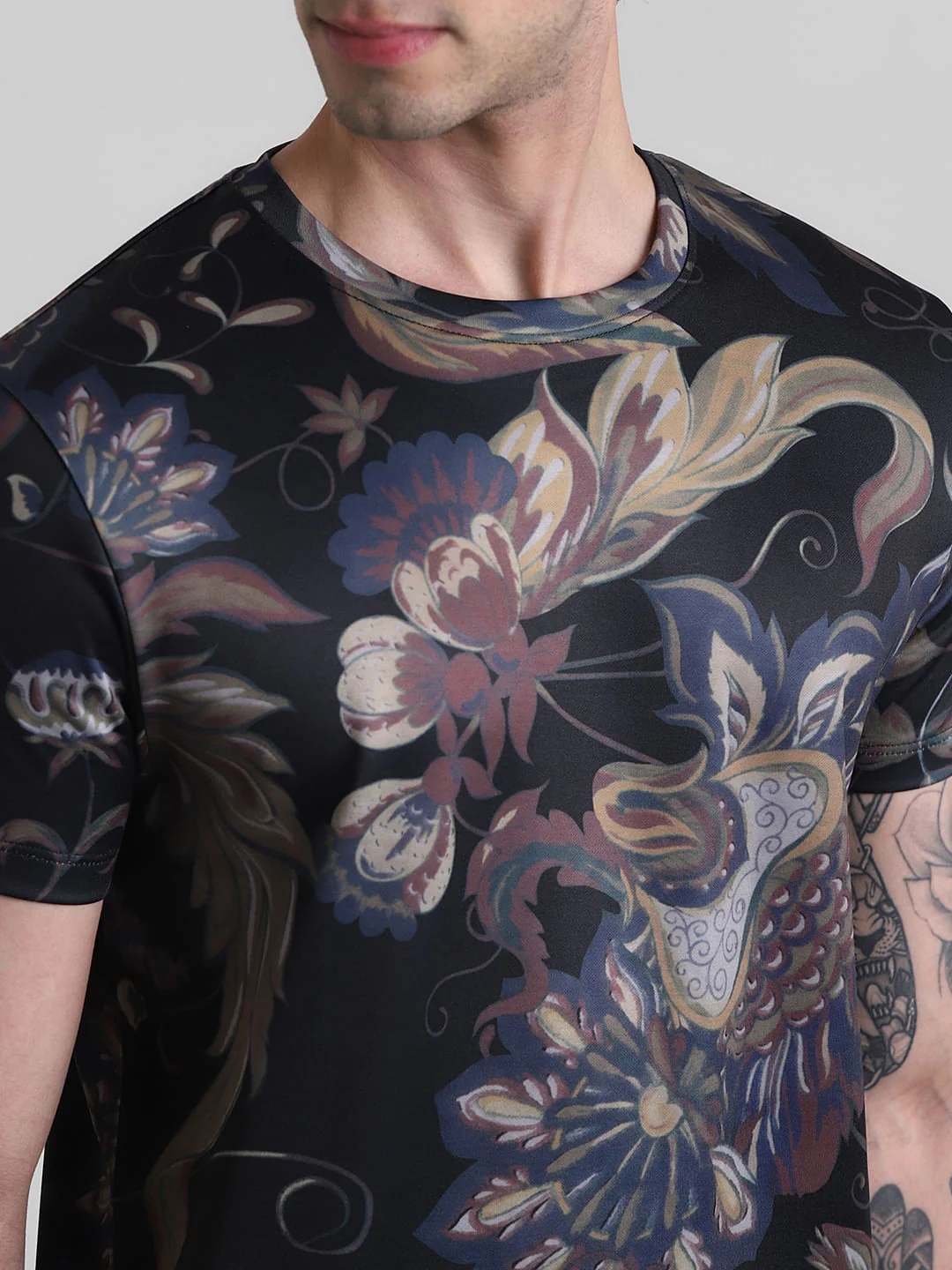 Black Floral Crew Neck T-shirt - Image 5