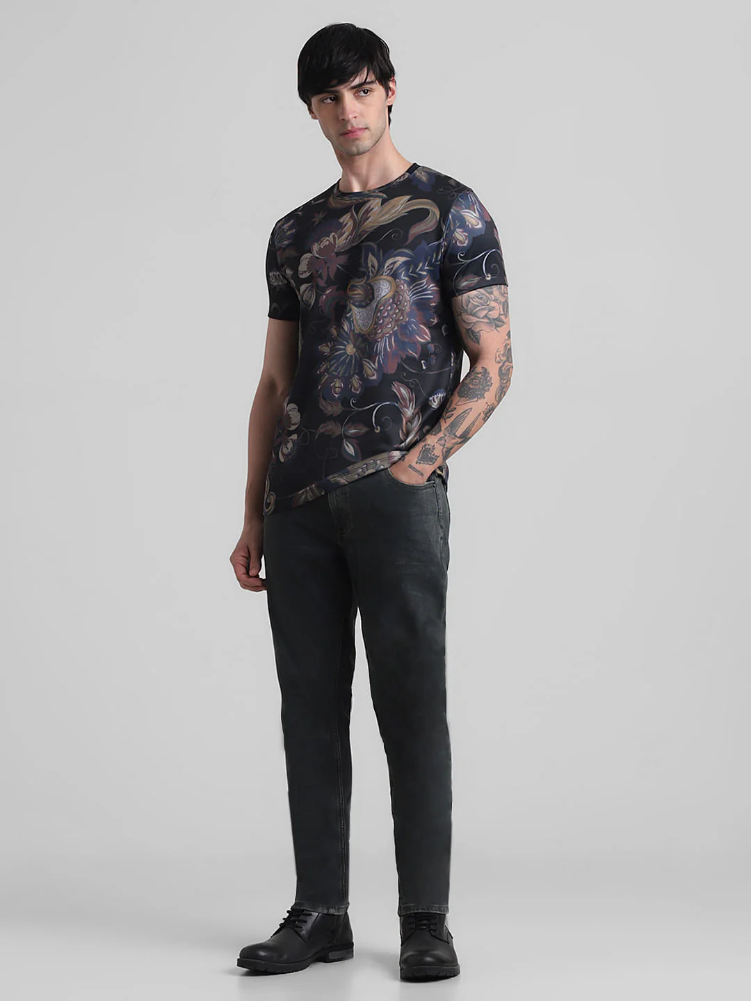 Black Floral Crew Neck T-shirt - Image 6