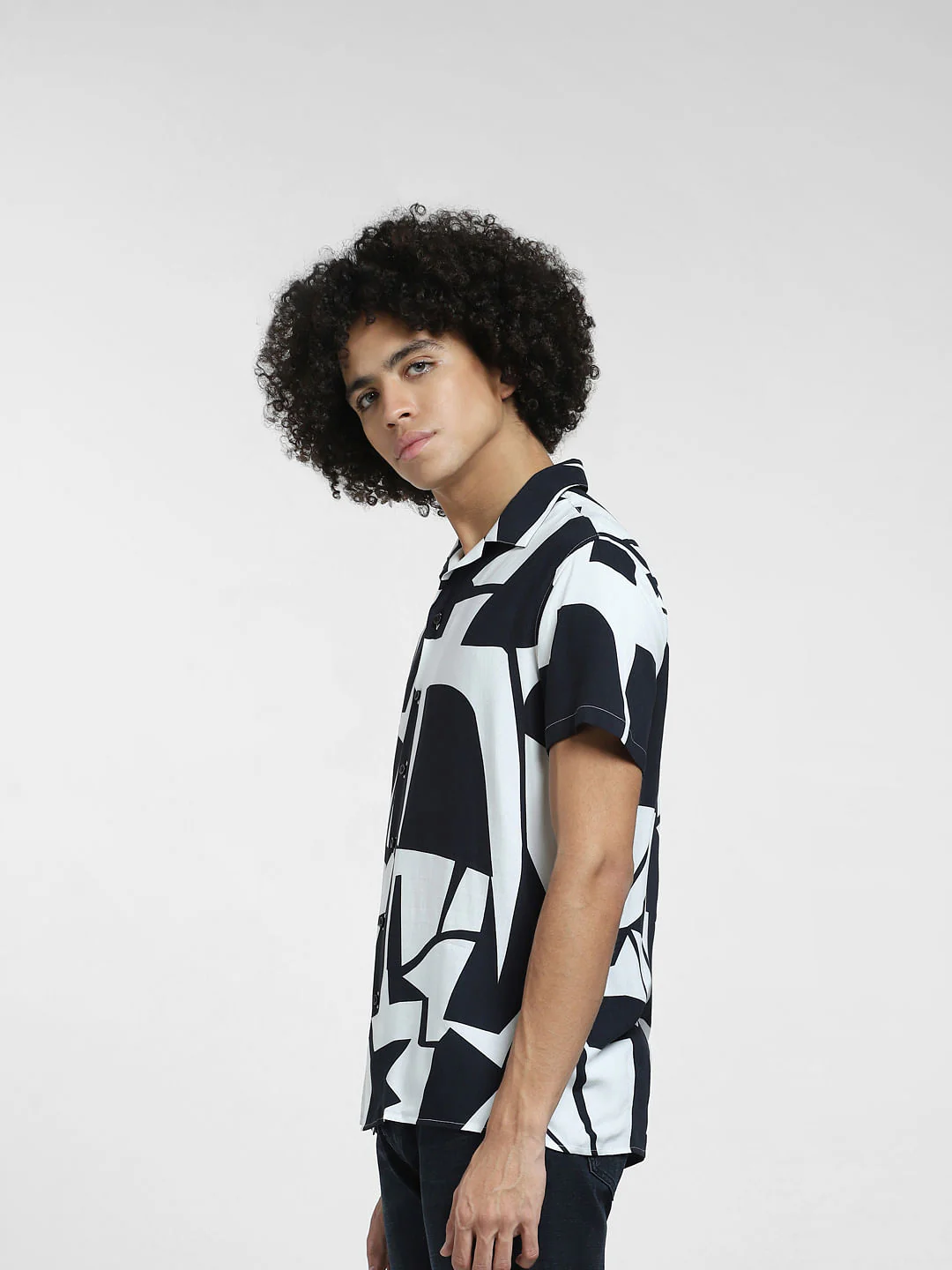 White Abstract Print Short Sleeves Shirt - Image 3