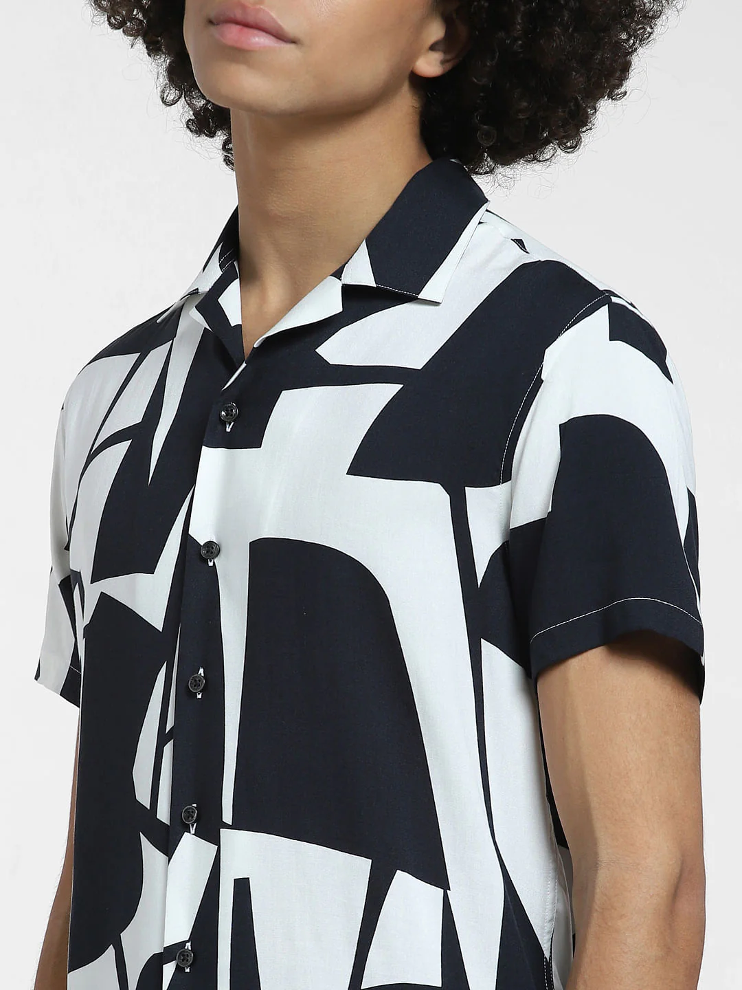 White Abstract Print Short Sleeves Shirt - Image 5