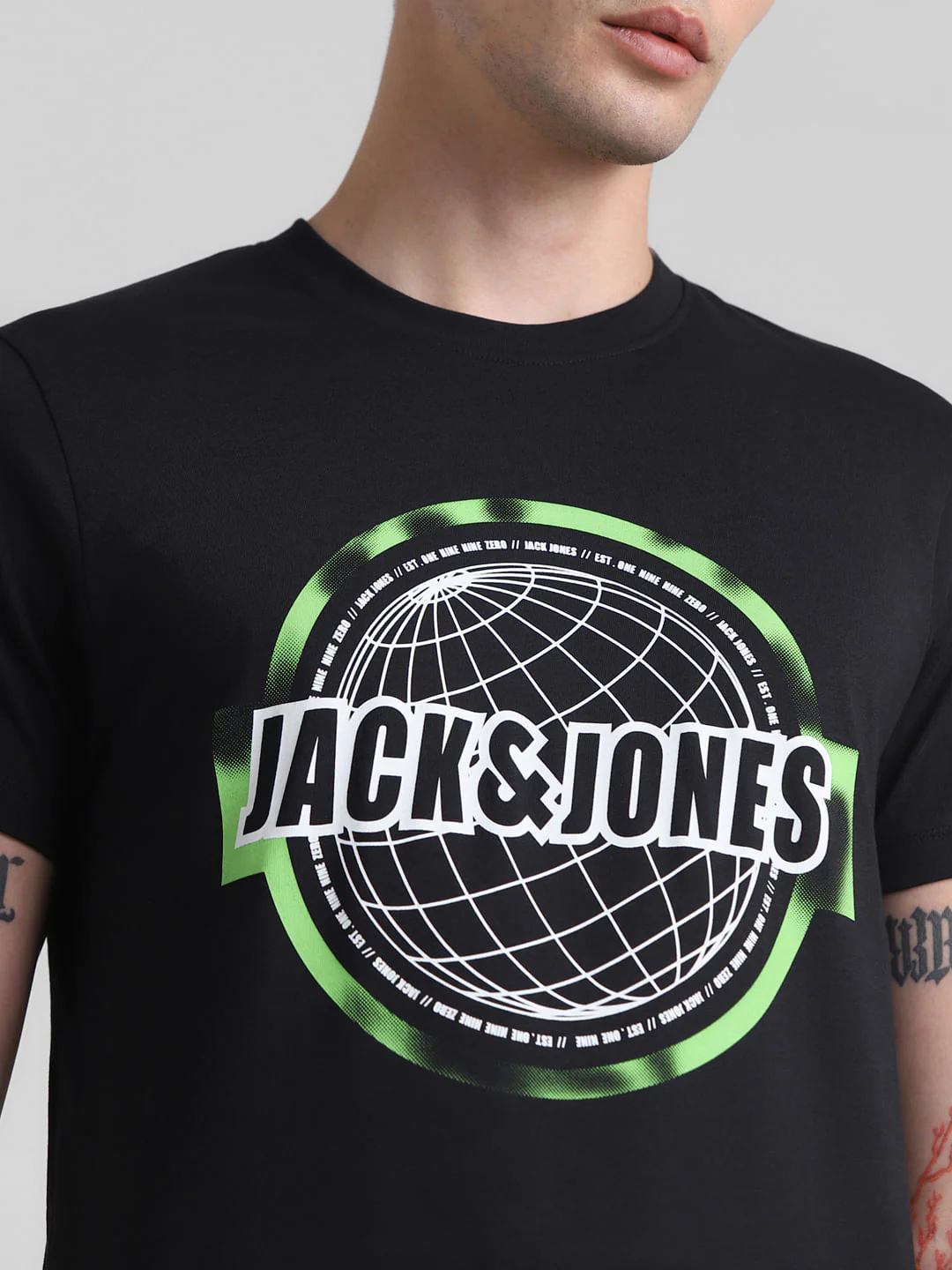 Black Globe Logo Print Crew Neck T-shirt - Image 5