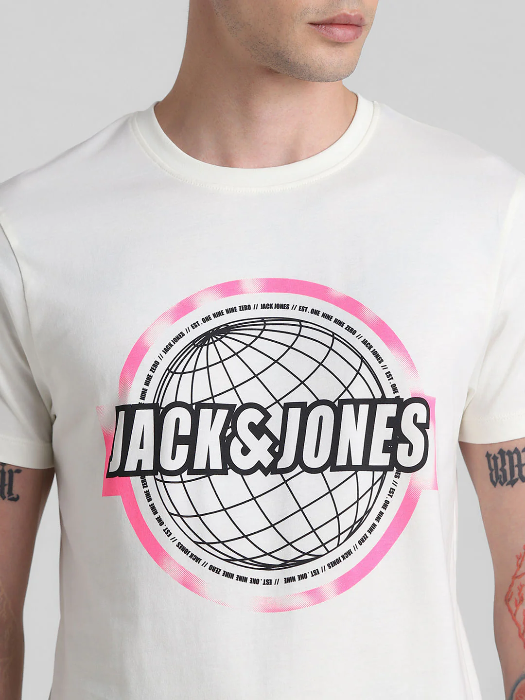 White Globe Logo Print Crew Neck T-shirt - Image 5