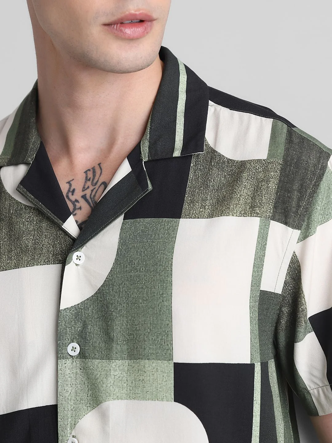 Green Printed Short Sleeves Shirt - Image 5