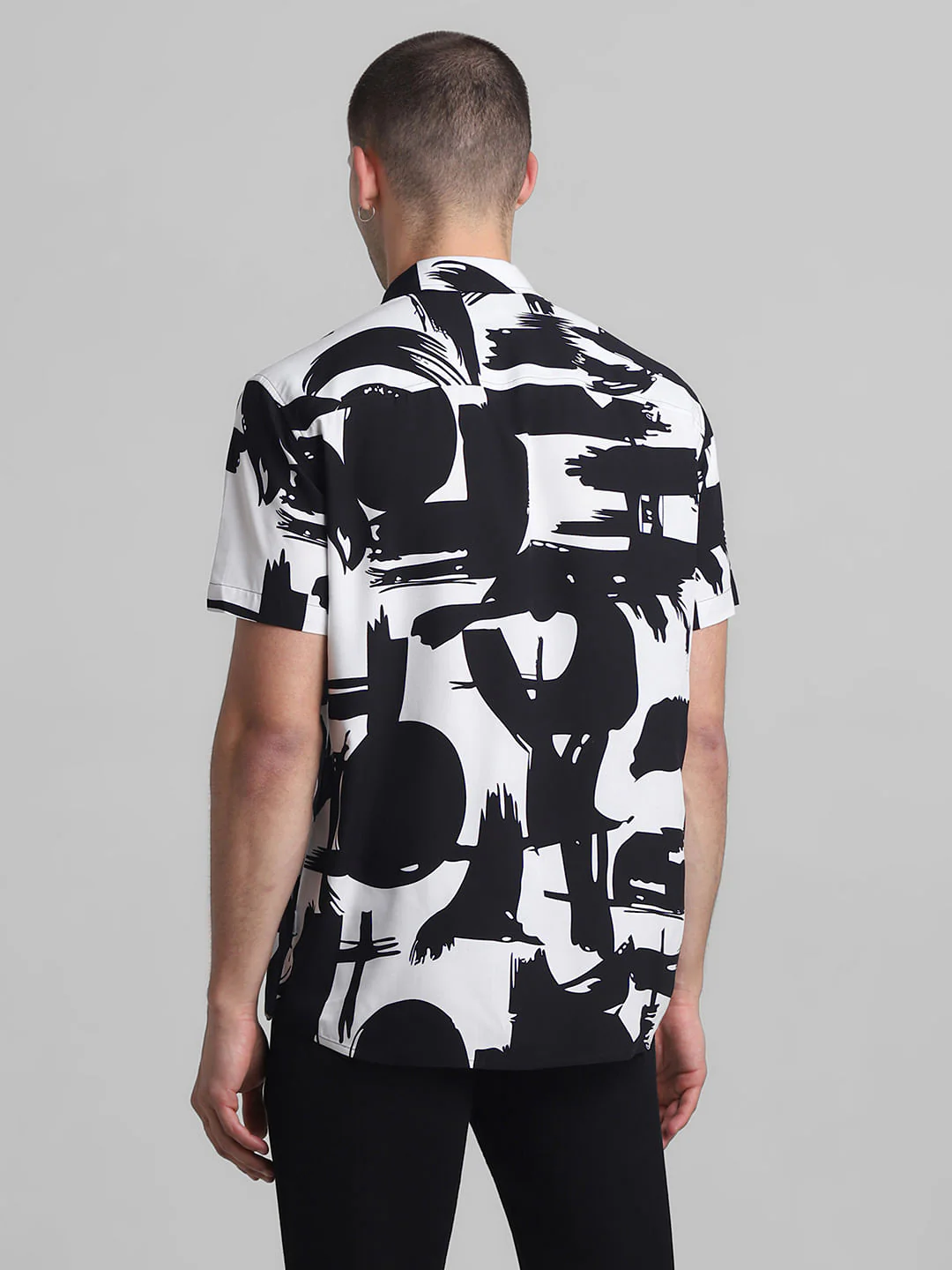 Black Abstract Print Short Sleeves Shirt - Image 4