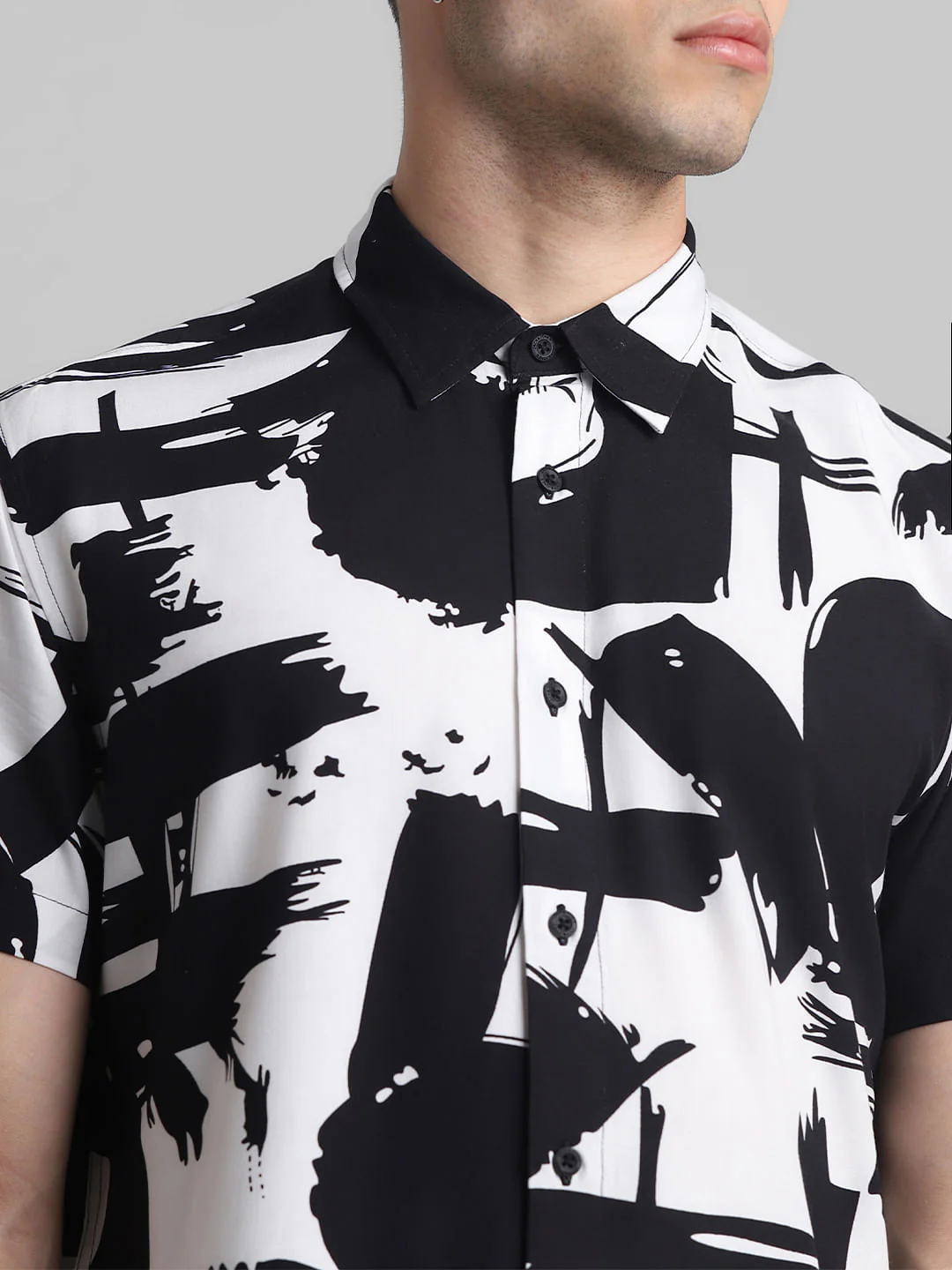 Black Abstract Print Short Sleeves Shirt - Image 5