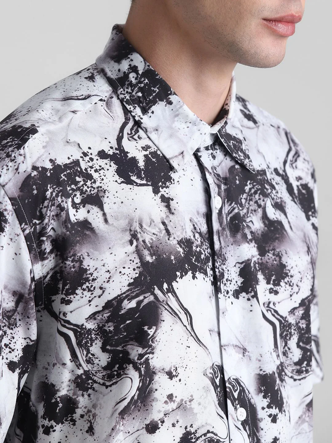 Black Printed Short Sleeves Shirt - Image 5