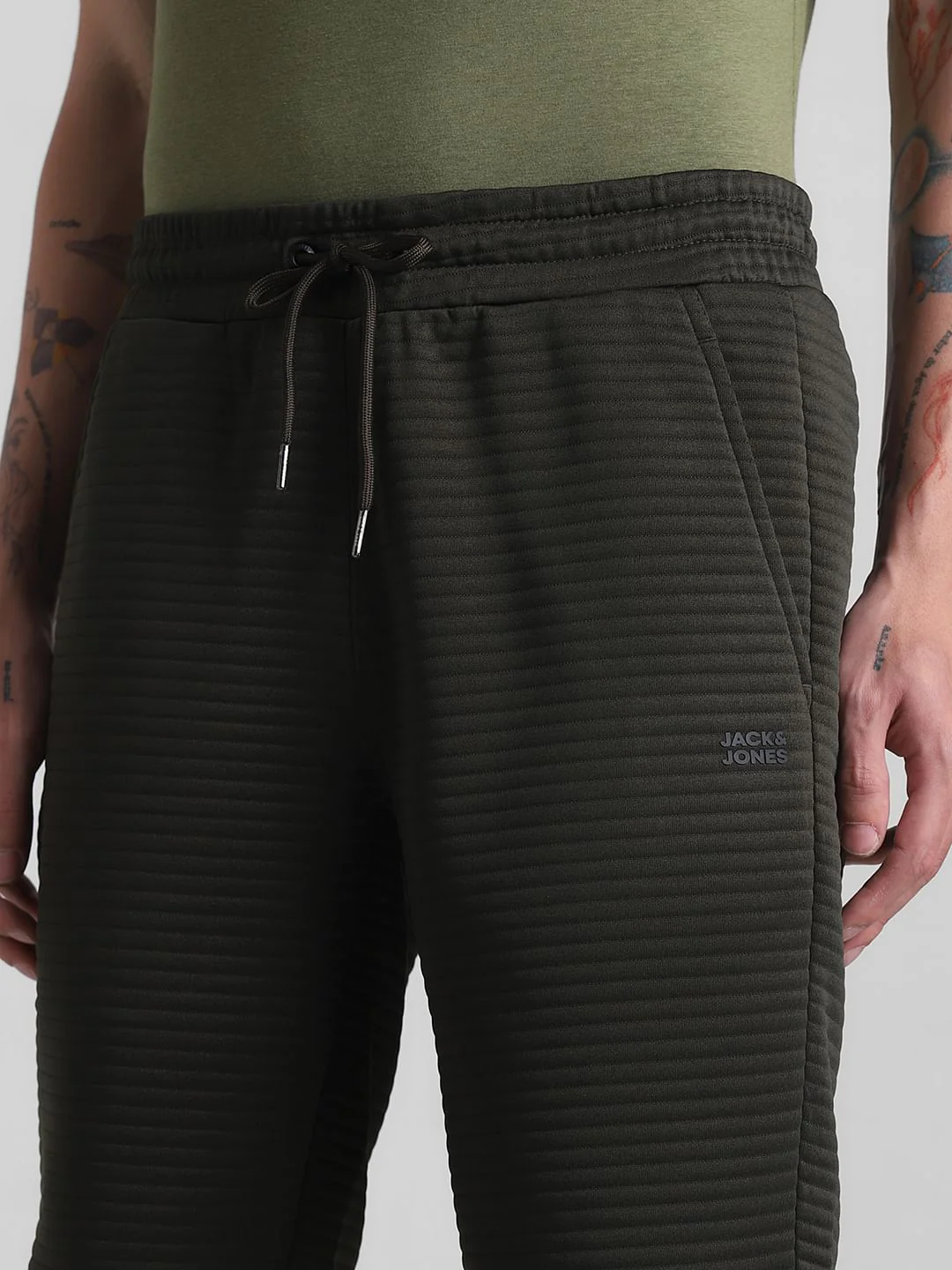 Dark Green Mid Rise Textured Shorts - Image 4