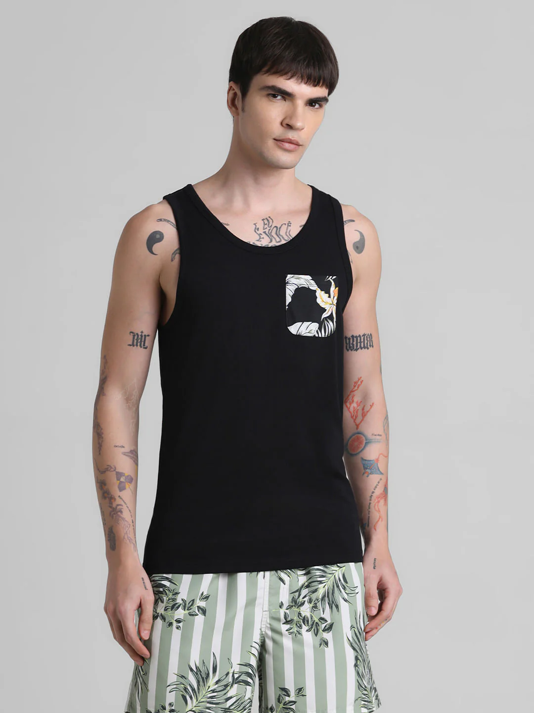 Black Tropical Print Pocket Vest - Image 2