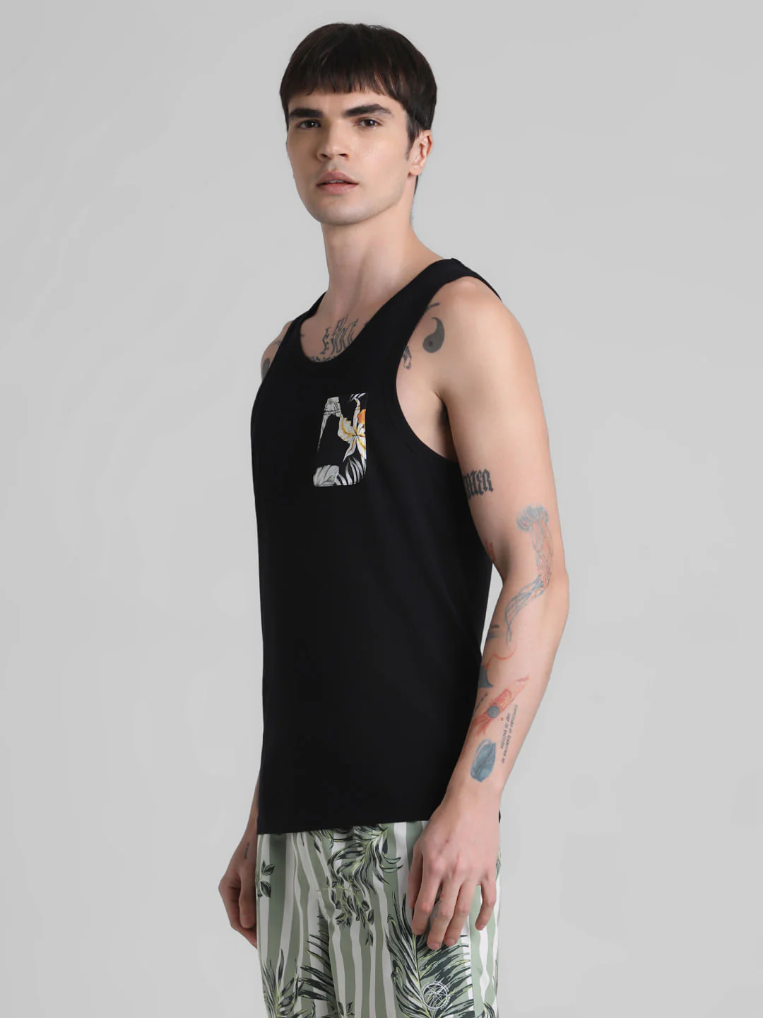 Black Tropical Print Pocket Vest - Image 3