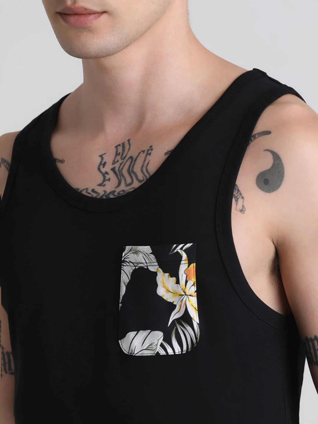 Black Tropical Print Pocket Vest - Image 5