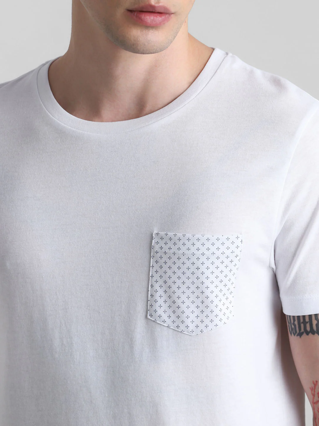 White Chest Pocket T-shirt - Image 5