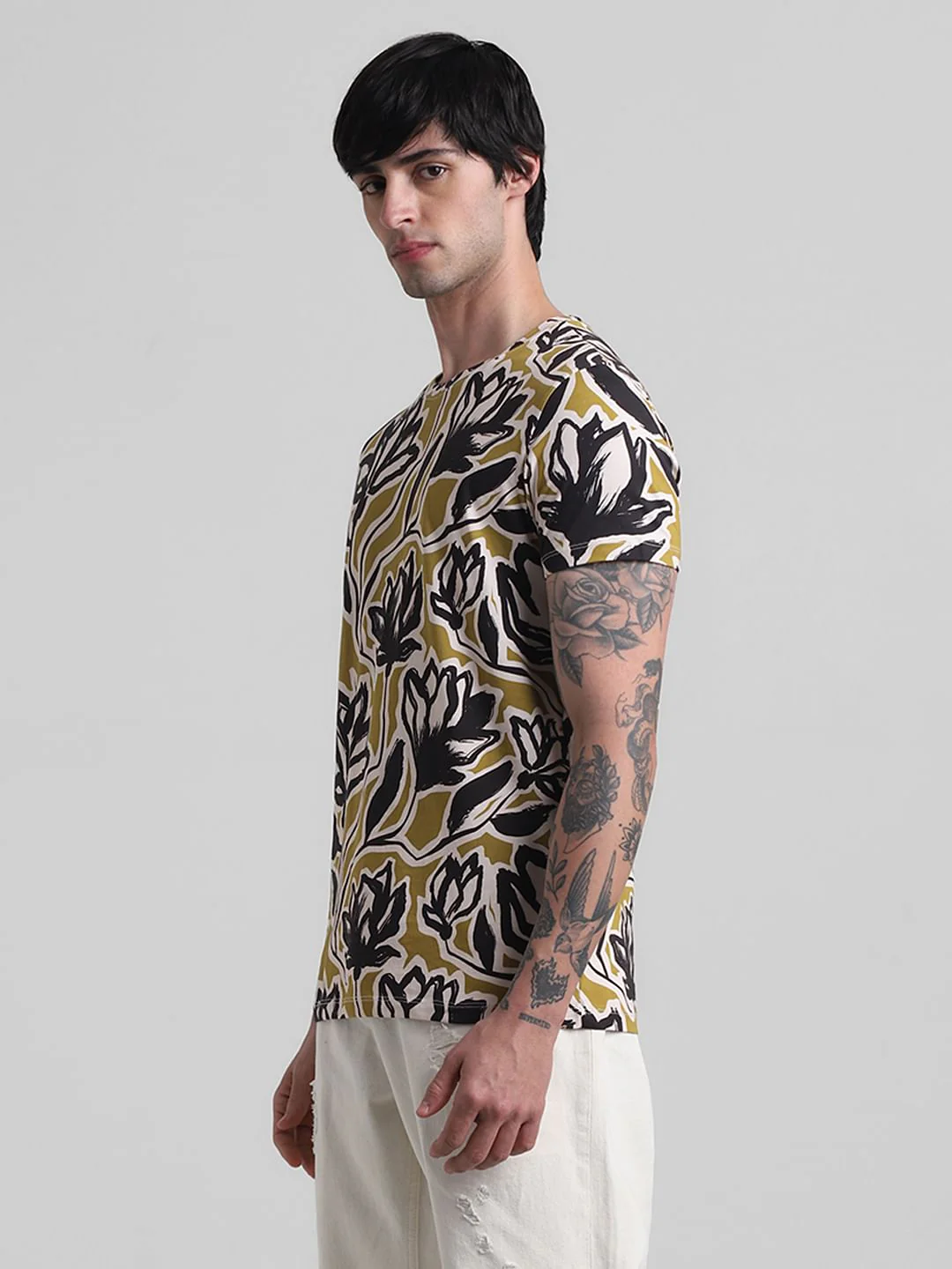 Green Floral Crew Neck T-shirt - Image 3