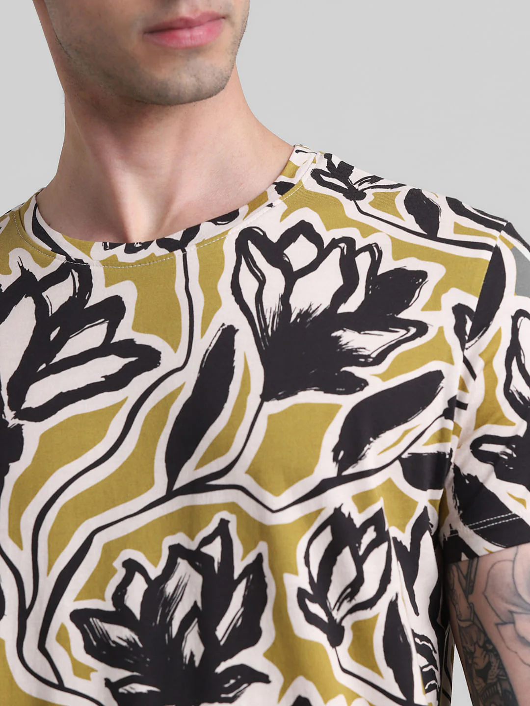 Green Floral Crew Neck T-shirt - Image 5