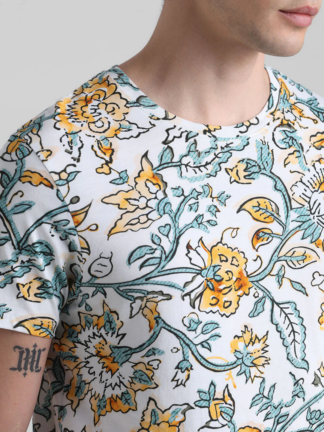 White Printed Crew Neck T-shirt - Image 5
