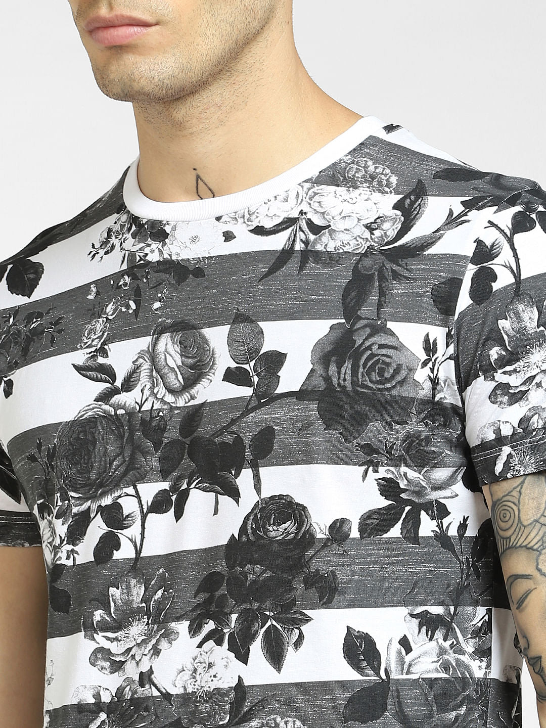 Black Striped Crew Neck T-shirt - Image 5