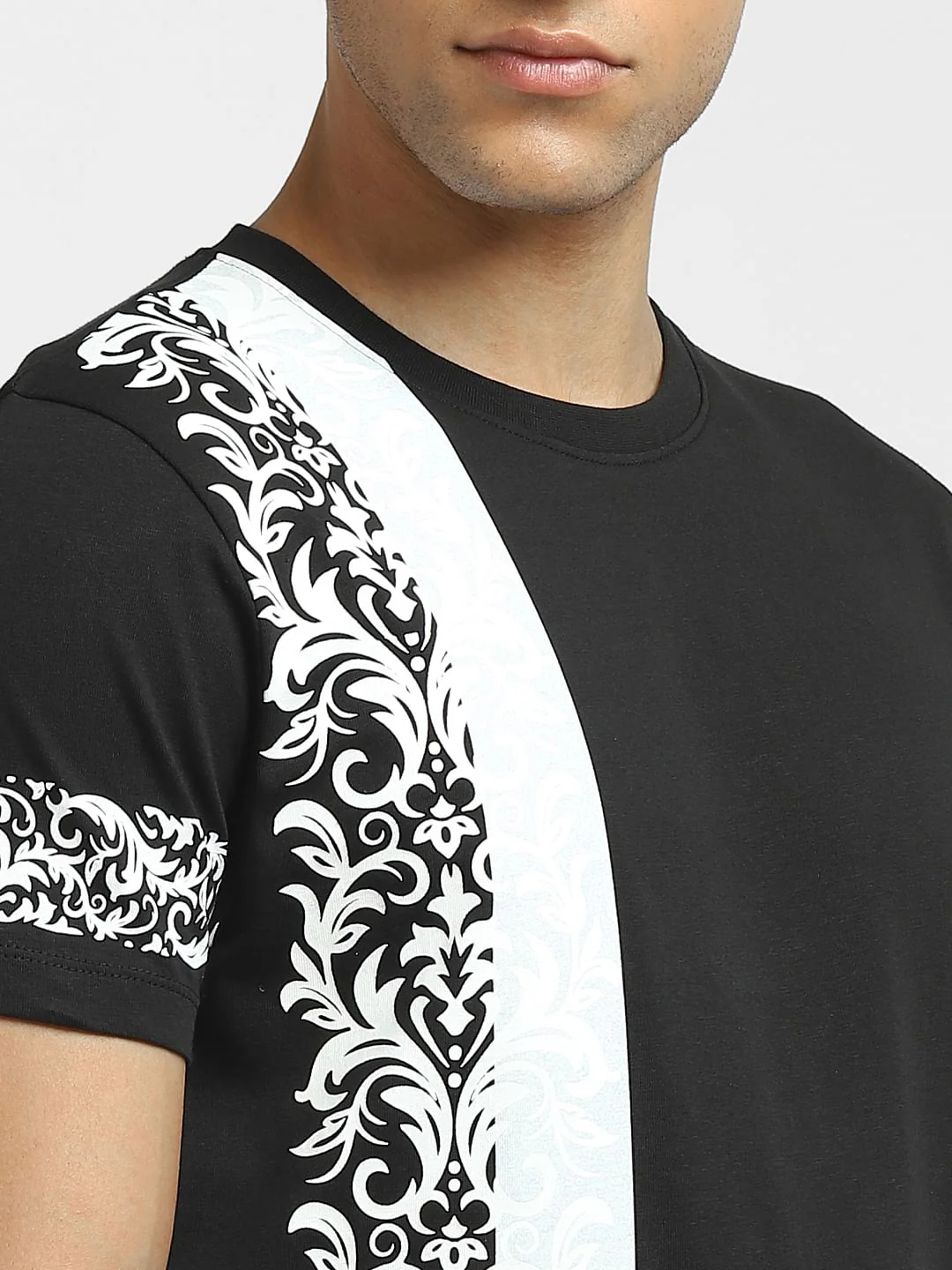 Black Graphic Print Crew Neck T-shirt - Image 5