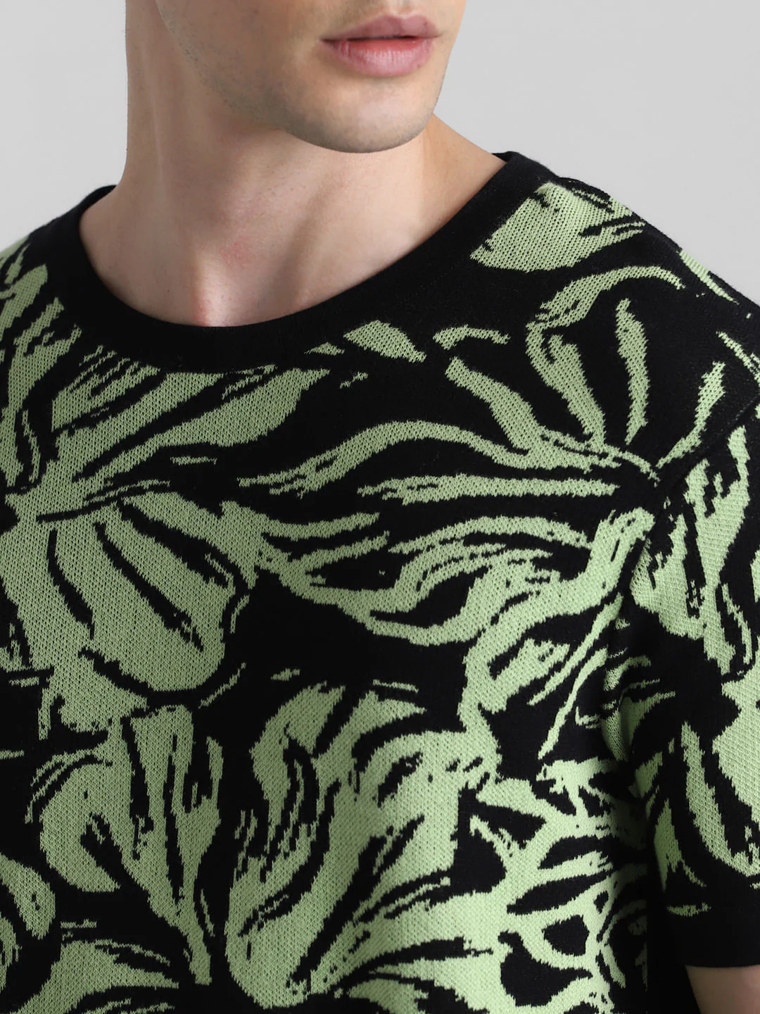 Black Printed Jacquard Knit T-shirt - Image 5