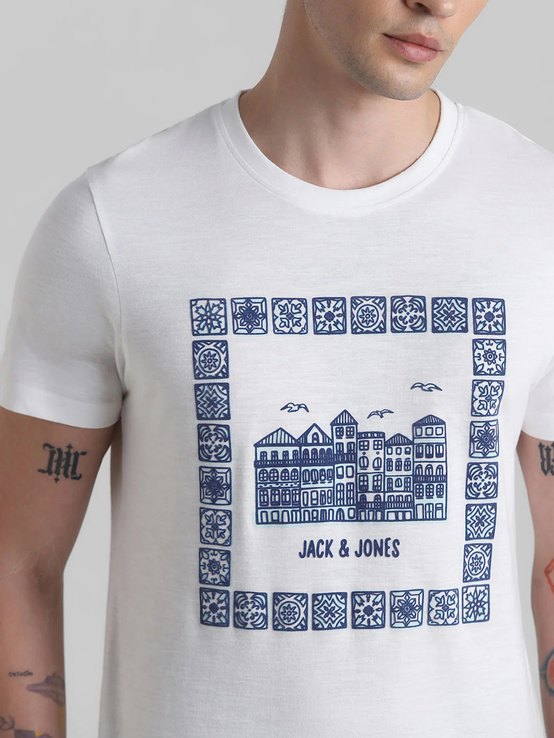 White Printed Crew Neck T-shirt - Image 5