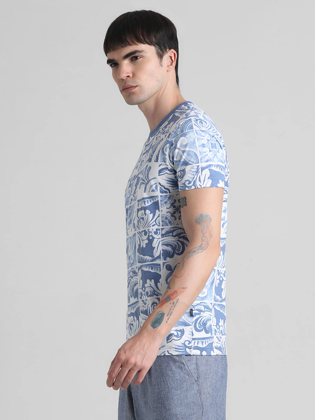 Blue Tile Graphic Print T-shirt - Image 3