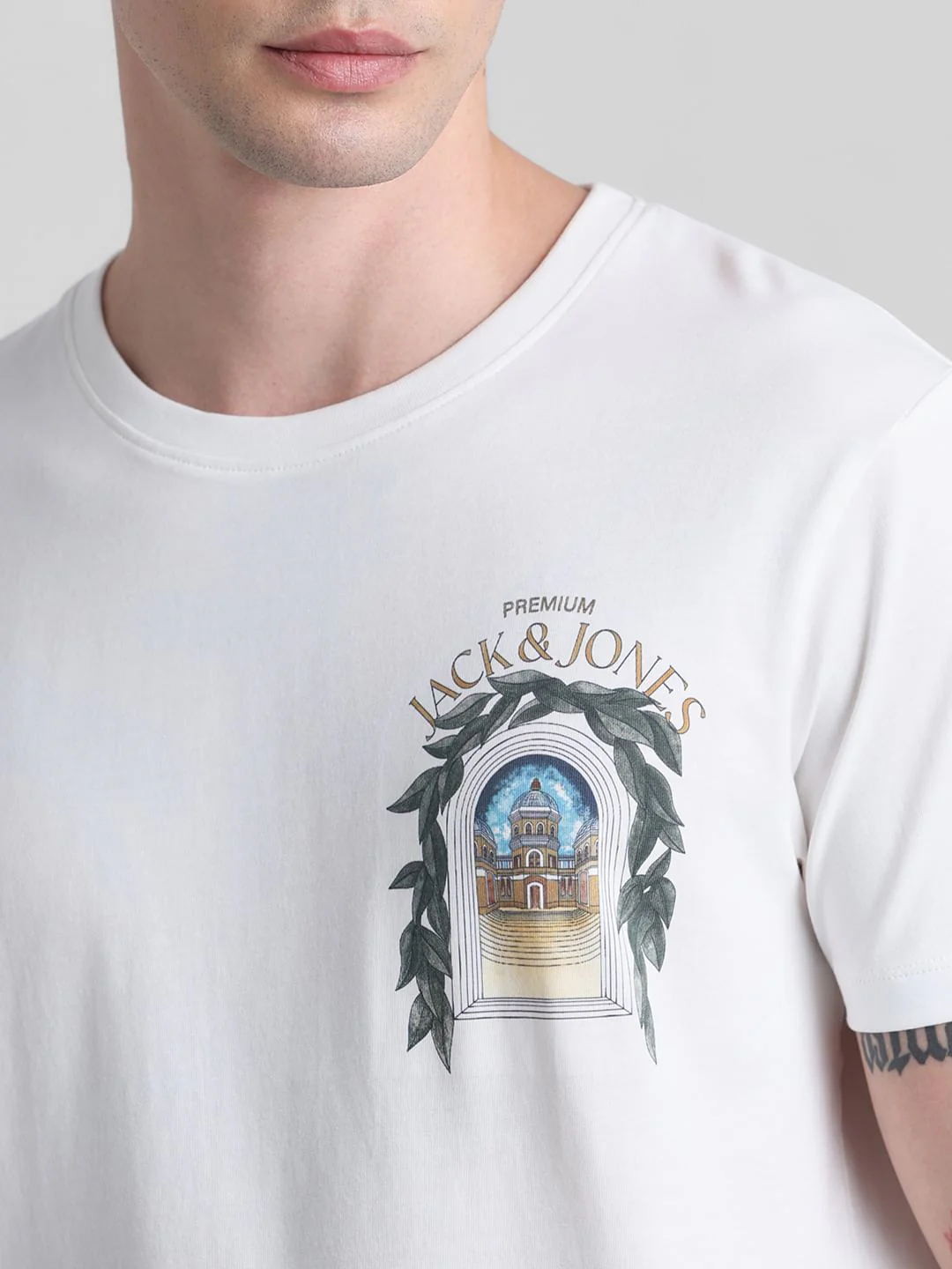 White Castle Print Crew Neck T-shirt - Image 4