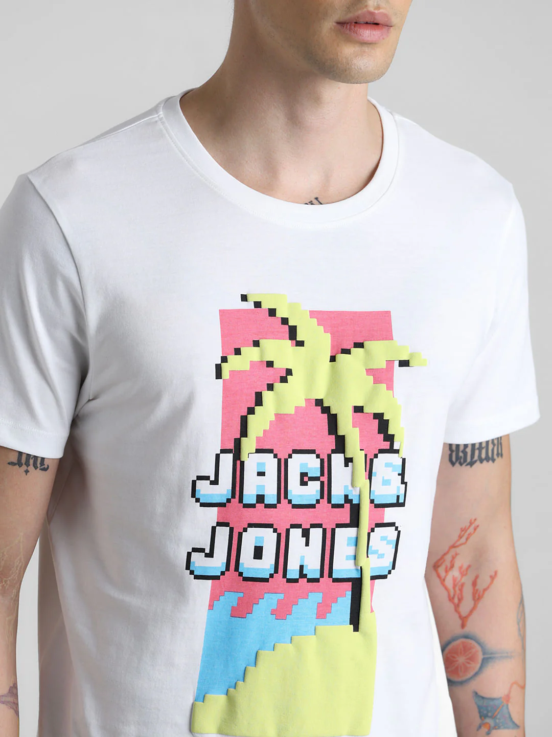 White Graphic Print T-shirt - Image 5