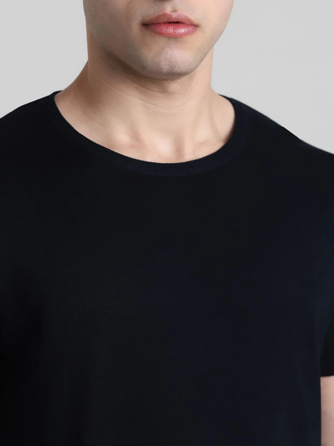 Navy Blue Crew Neck T-shirt - Image 5