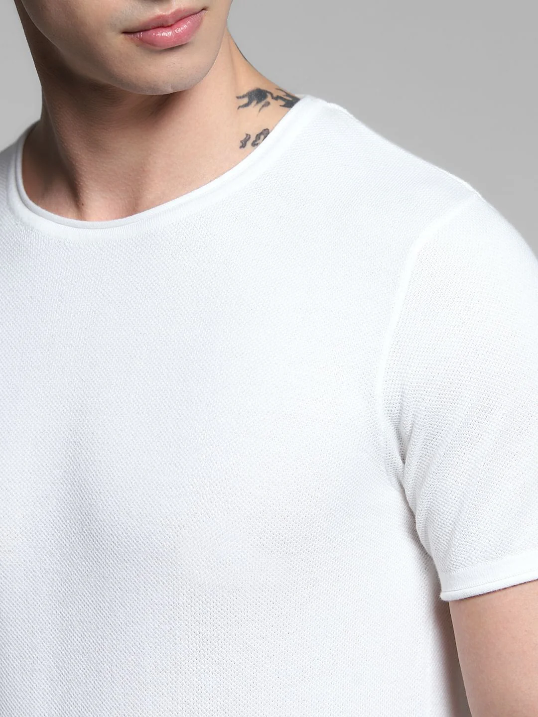 White Crew Neck Knitted T-shirt - Image 5