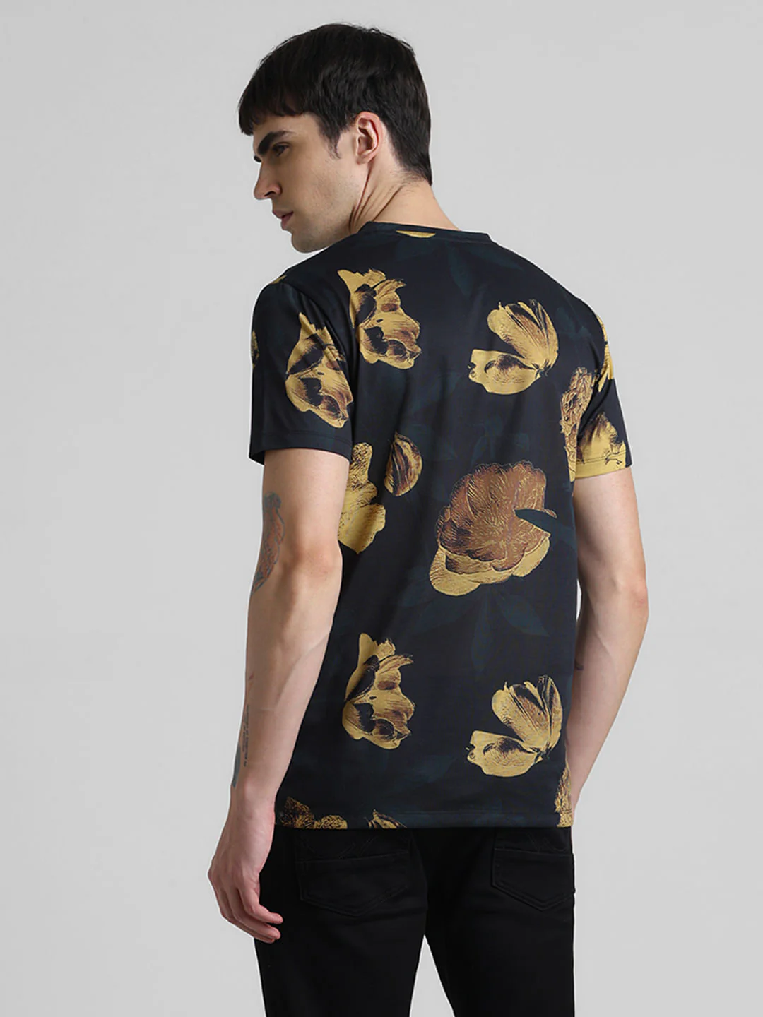 Black Floral Print Crew Neck T-shirt - Image 4