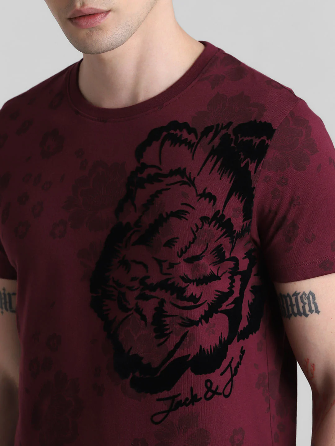 Maroon Floral Print Crew Neck T-shirt - Image 5