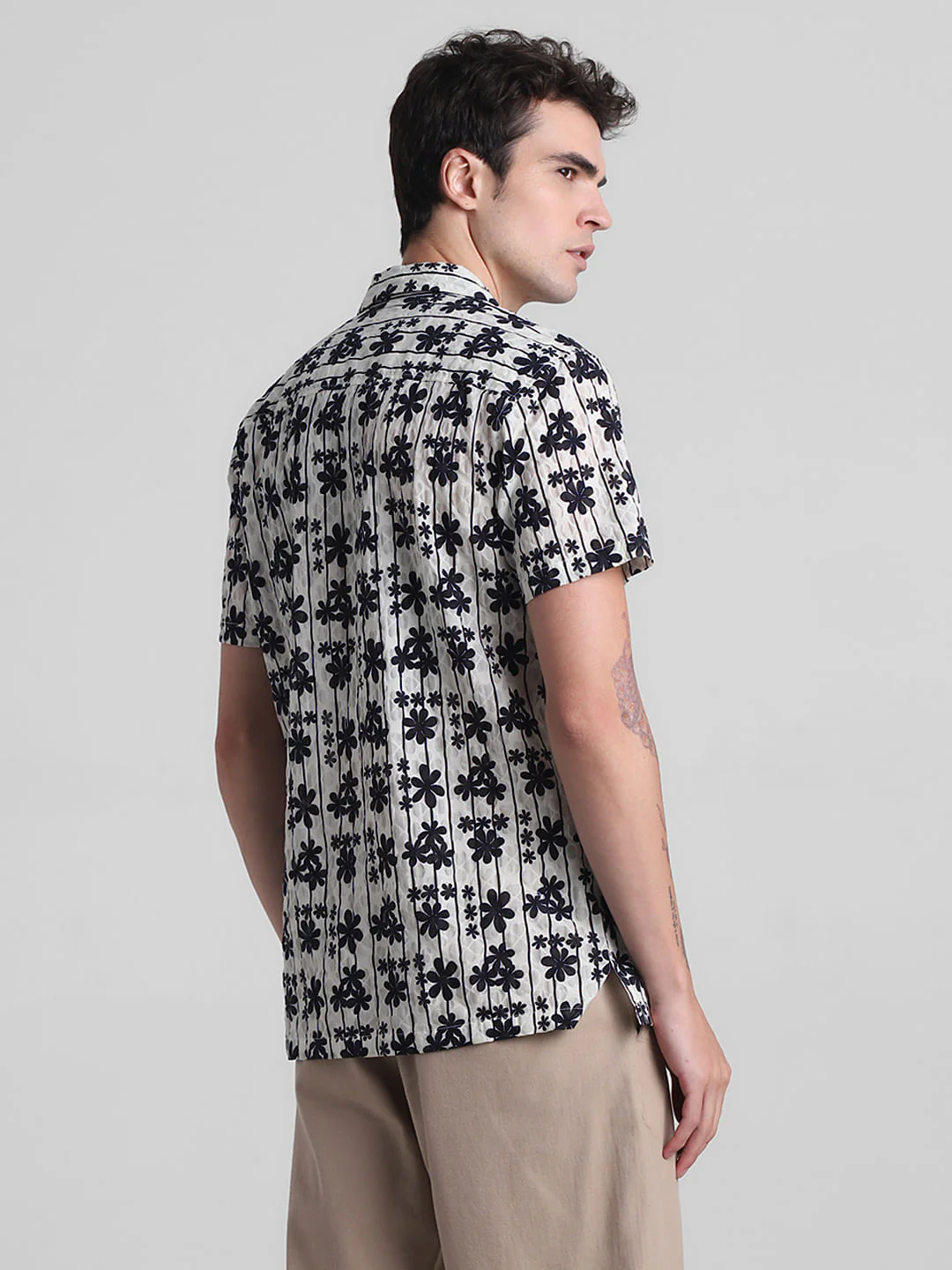 Black Embossed Print Short Sleeves Shirt - Image 4