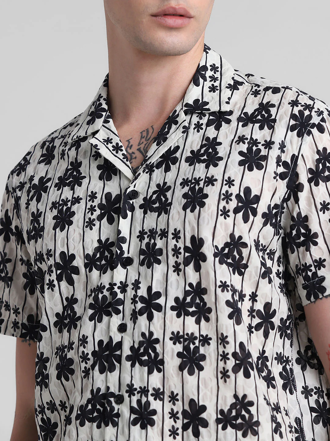 Black Embossed Print Short Sleeves Shirt - Image 5