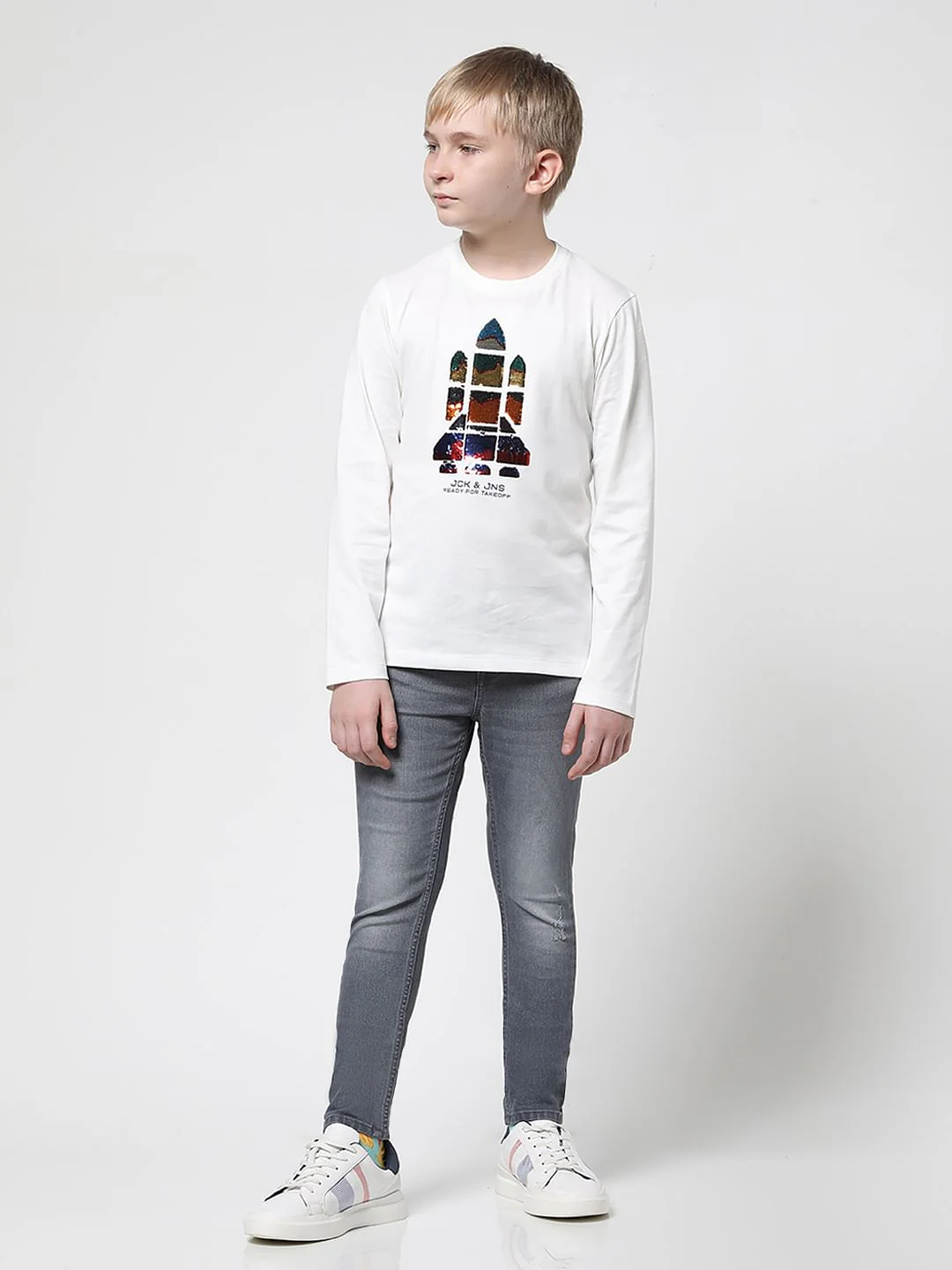 Boys White Embellished Full Sleeves T-shirt - Image 6