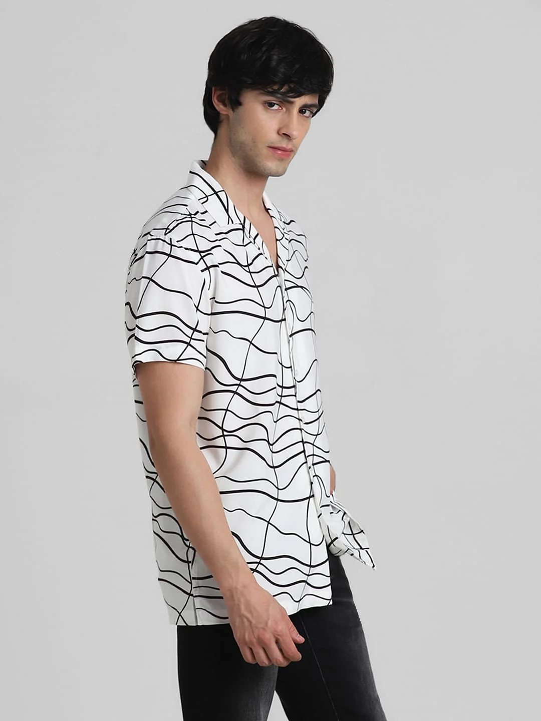 White Abstract Print Short Sleeves Shirt - Image 3