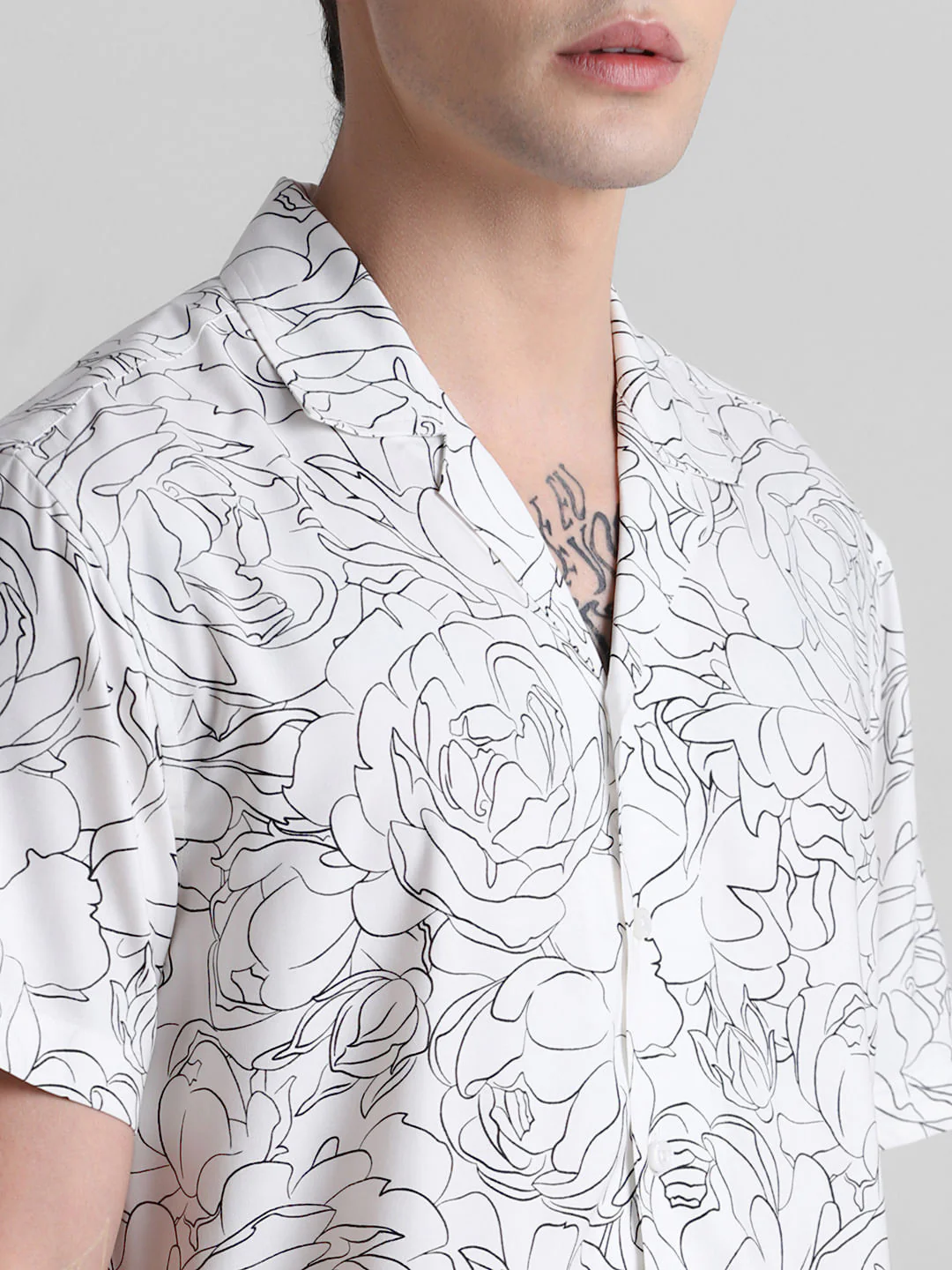 White Abstract Print Short Sleeves Shirt - Image 5
