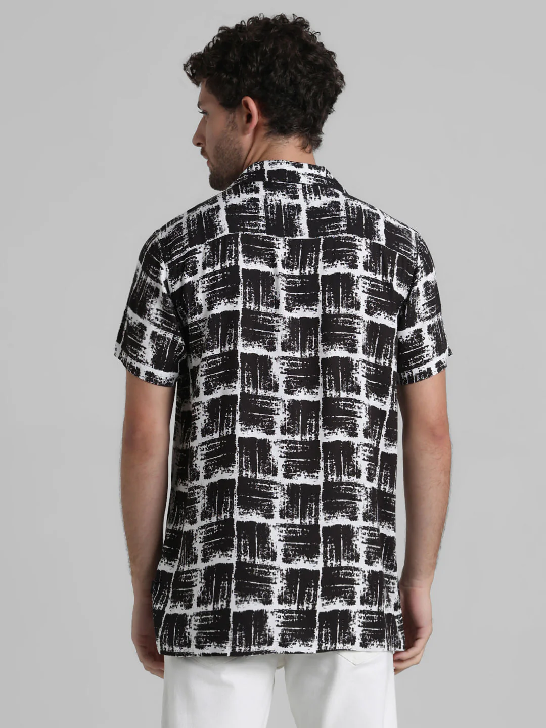 Black Abstract Print Casual Shirt - Image 4