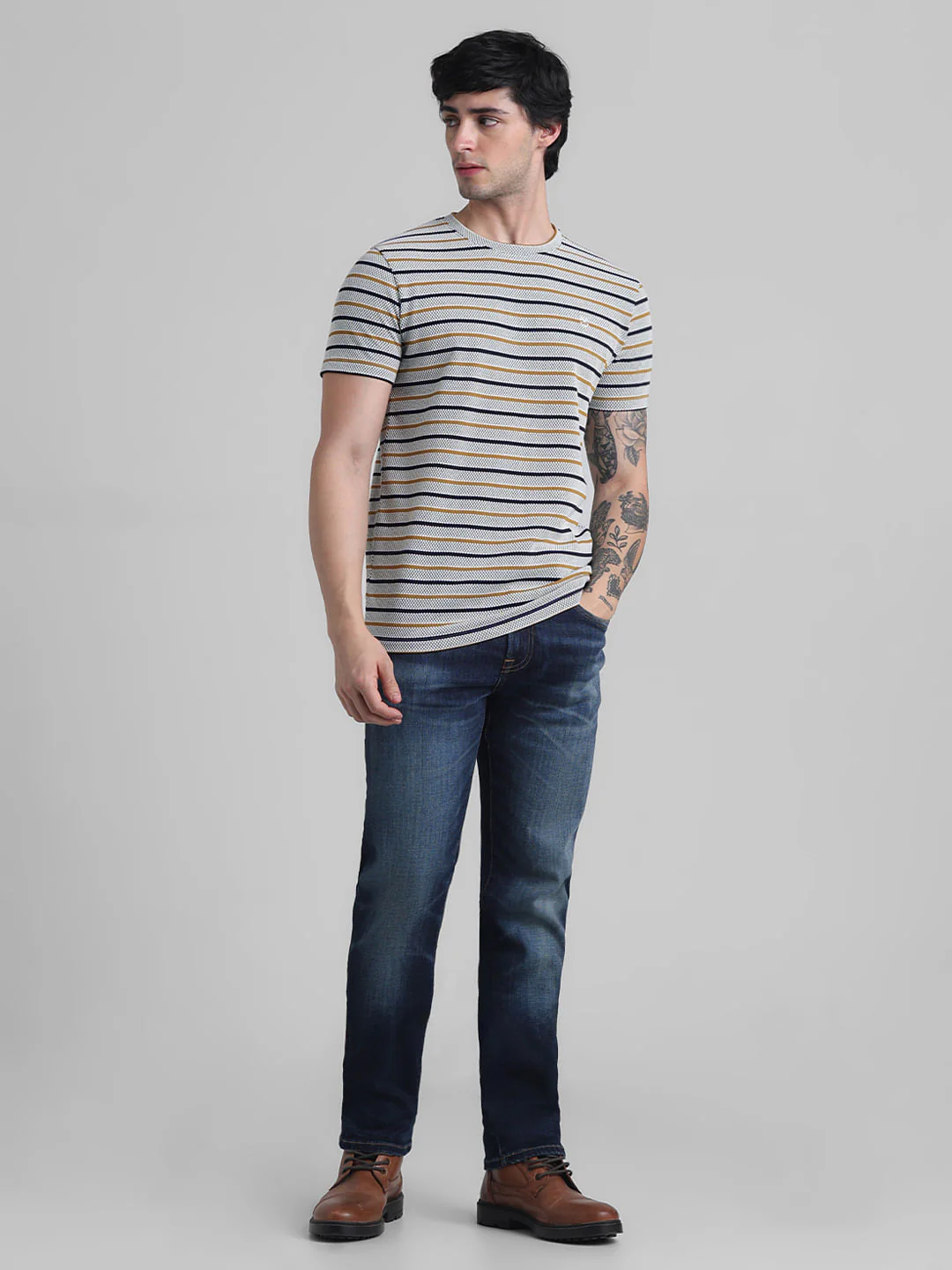 White Striped Crew Neck T-shirt - Image 6