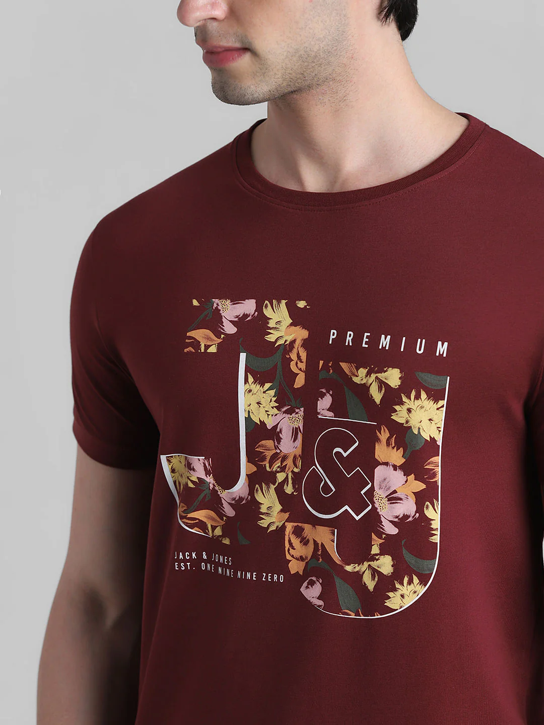 Maroon Graphic Print T-shirt - Image 5