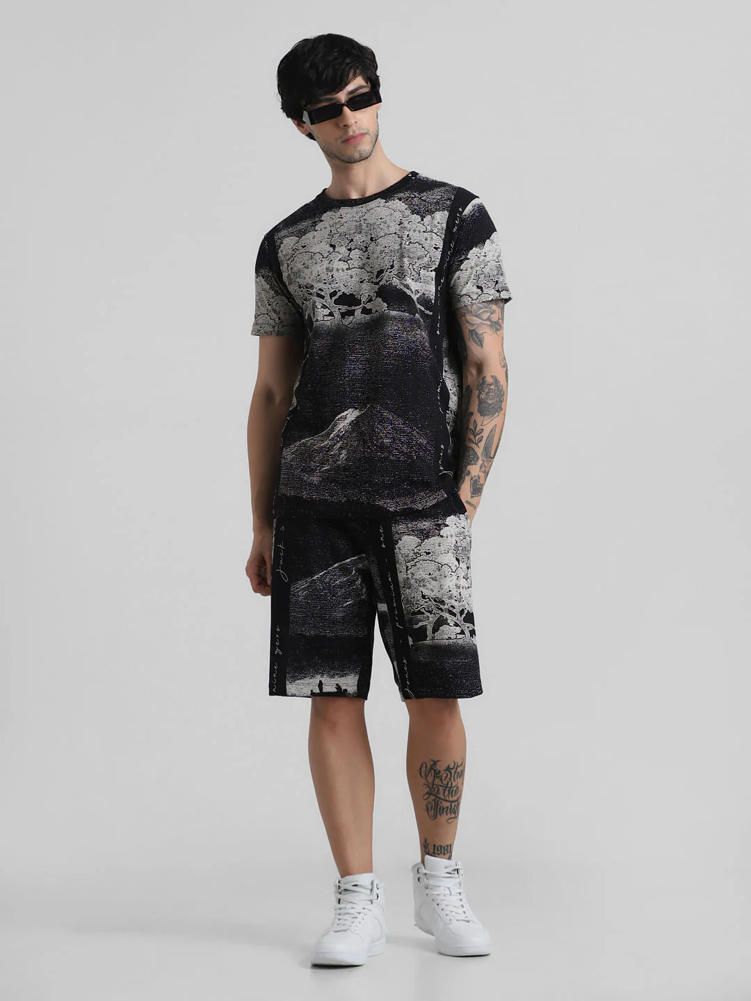 Black Mid Rise Abstract Print Shorts - Image 5
