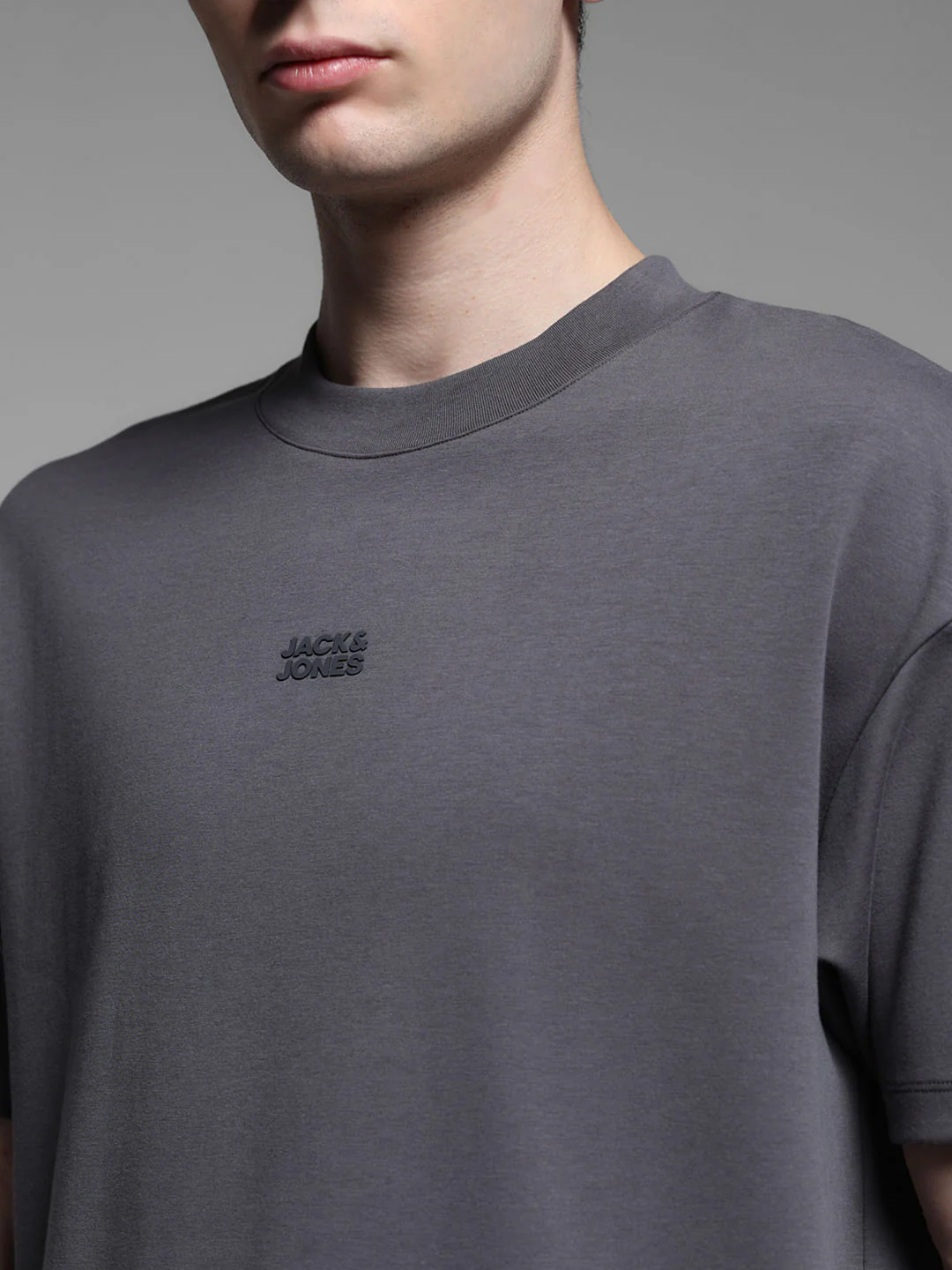 Knitted Crew Neck T-shirt - Grey - Image 5