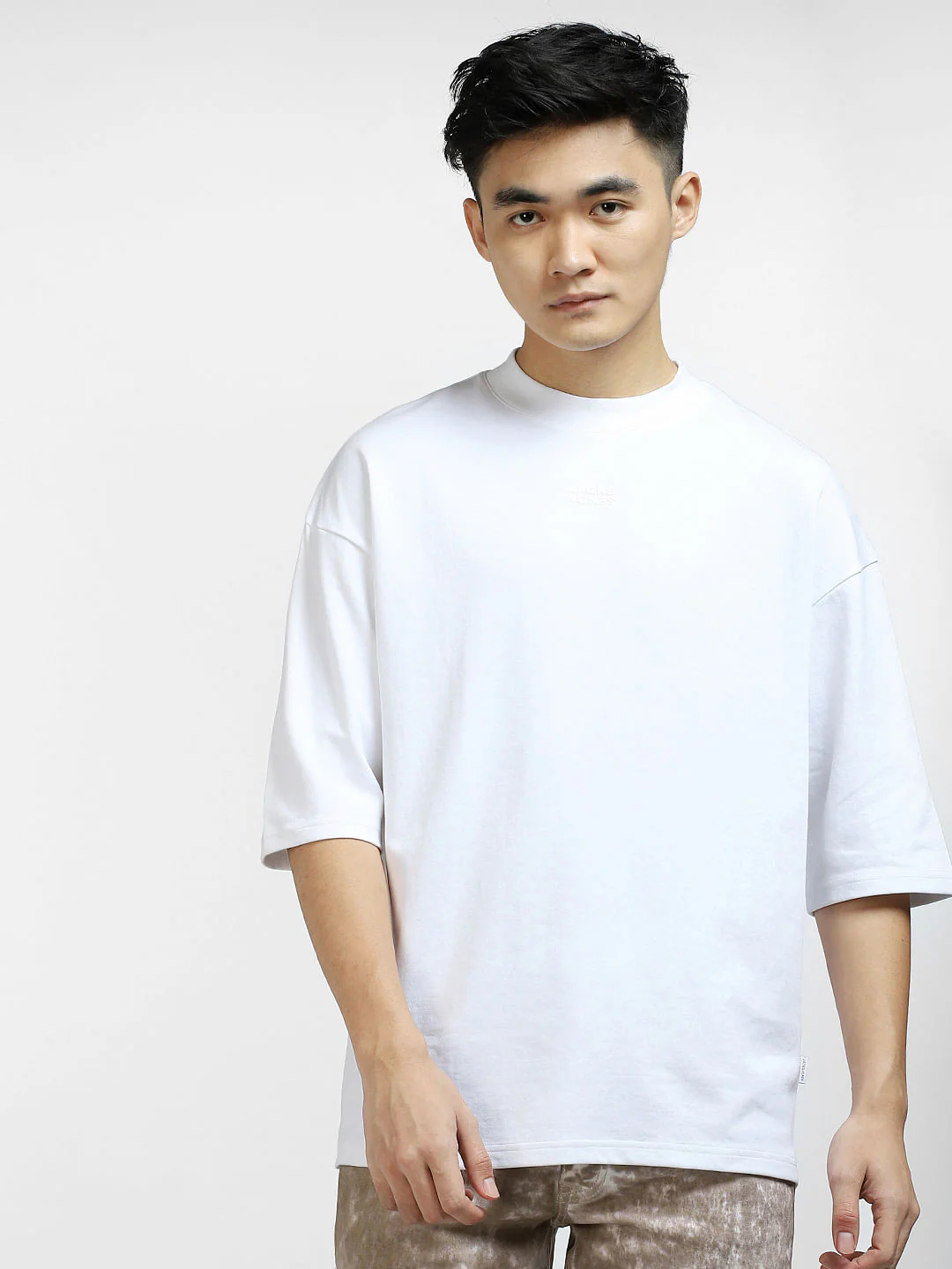 White High-Neck Crew Neck T-shirt - Image 2