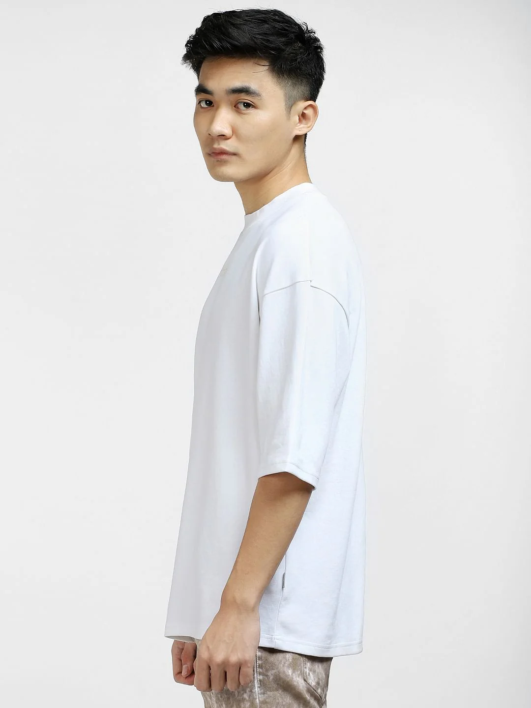 White High-Neck Crew Neck T-shirt - Image 3