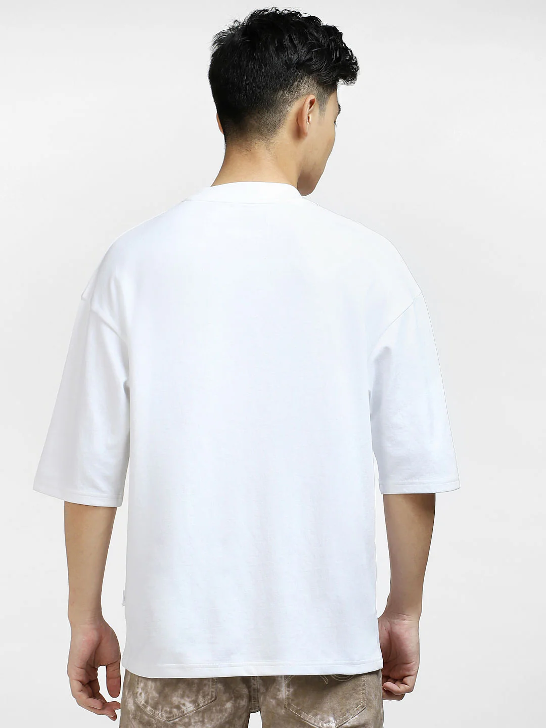 White High-Neck Crew Neck T-shirt - Image 4