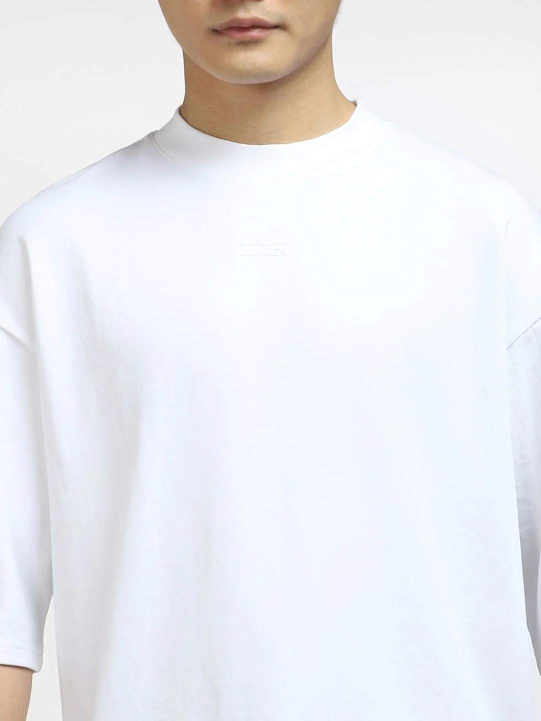White High-Neck Crew Neck T-shirt - Image 5