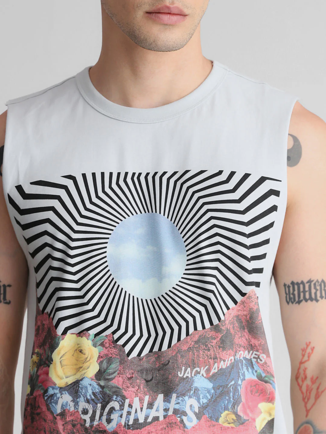 Light Blue Graphic Print Crew Neck Vest - Image 5