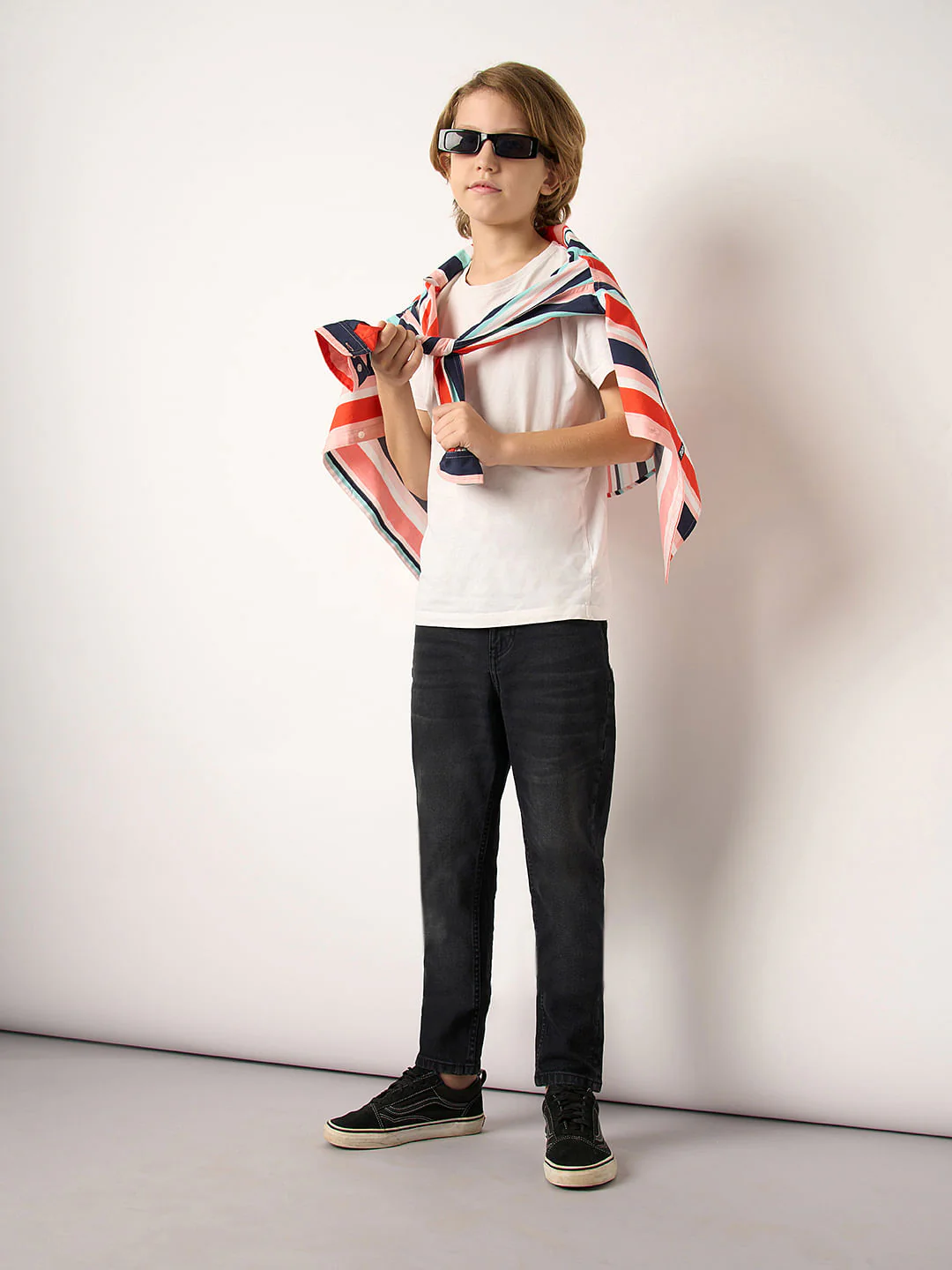 Boys Dark Grey Mid Rise Slim Fit Jeans