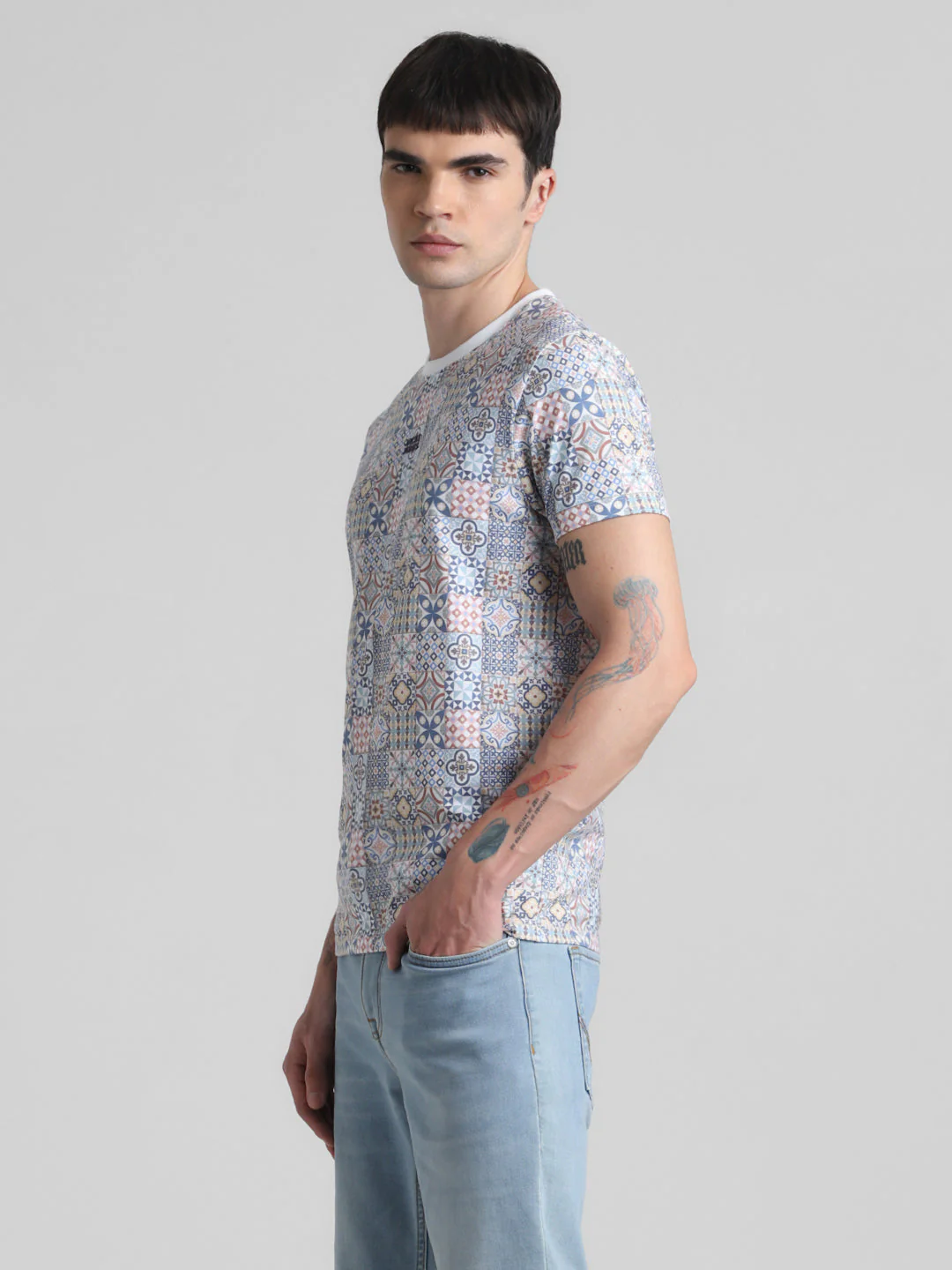 Abstract Tile Printed T-shirt - Image 3