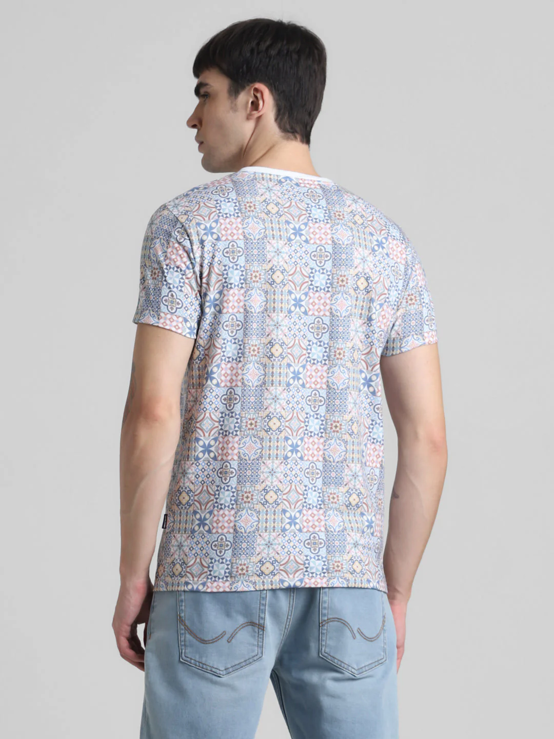 Abstract Tile Printed T-shirt - Image 4