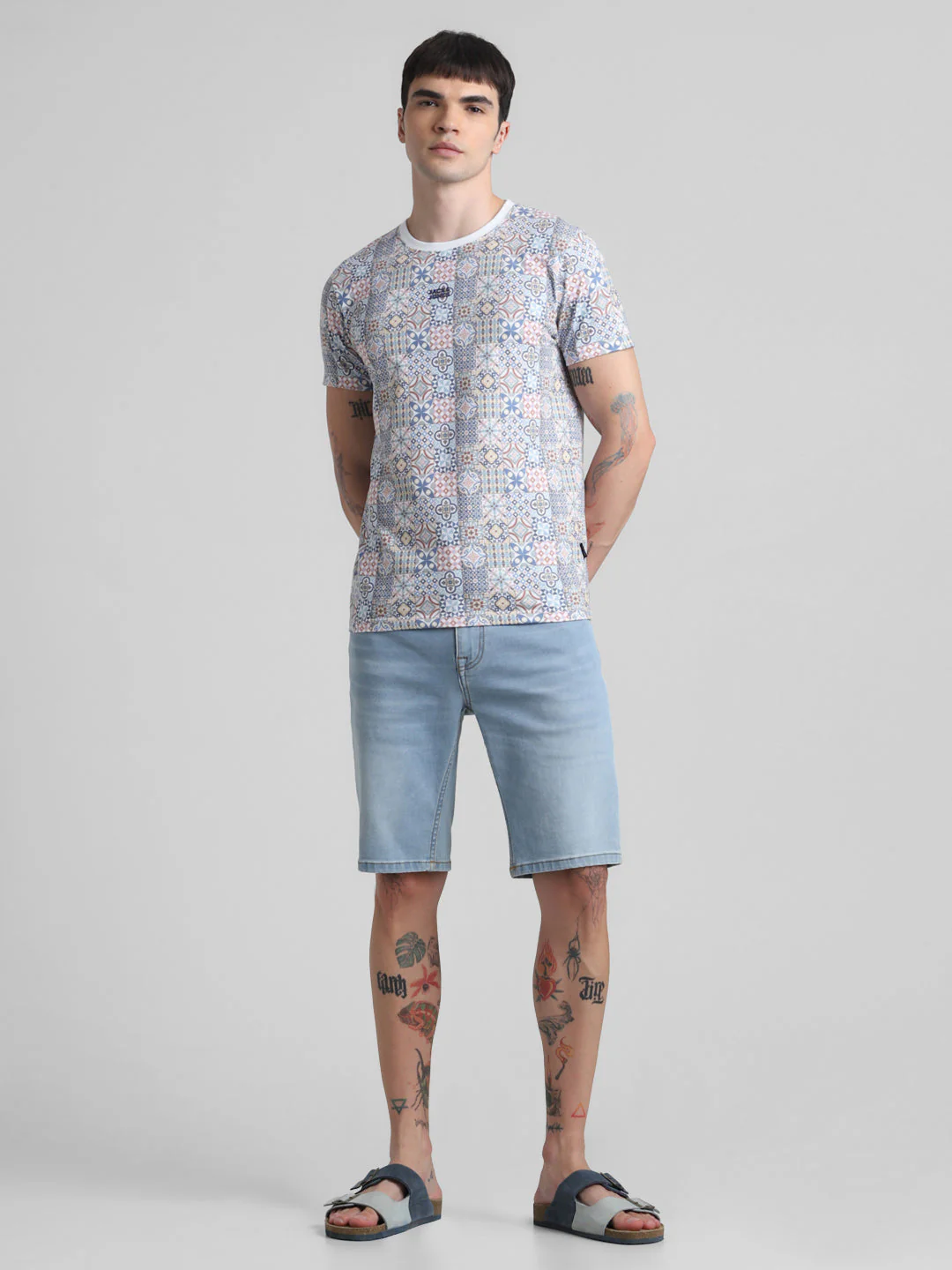 Abstract Tile Printed T-shirt - Image 6